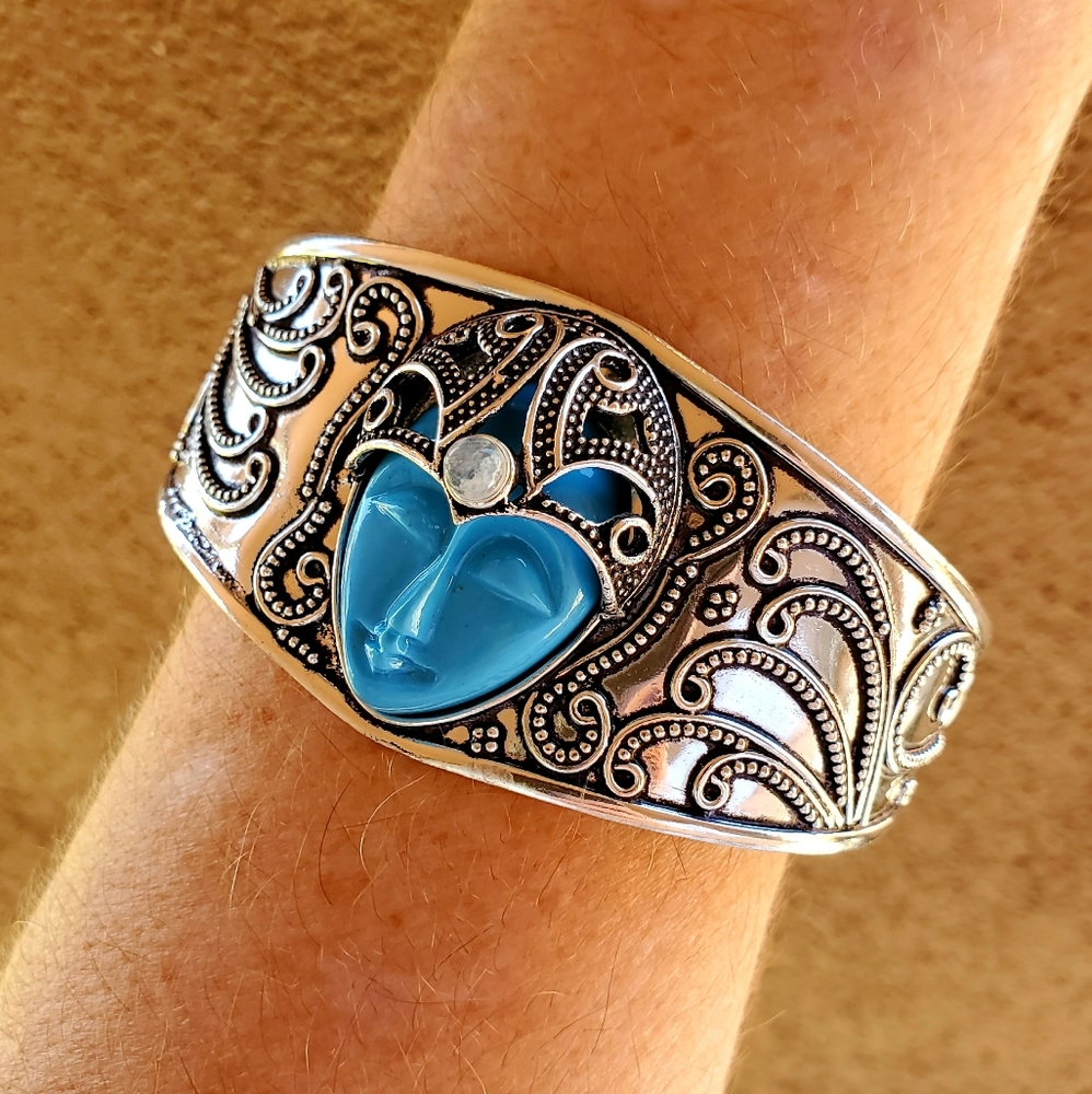 New Carved Goddess Rainbow Moonstone 925 Silver Cuff Bracelet.